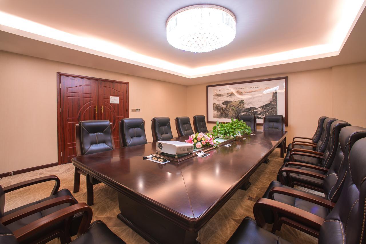 Guangzhou Jin Wan Li Business Hotel Екстериор снимка