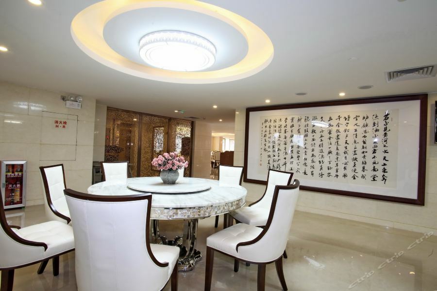 Guangzhou Jin Wan Li Business Hotel Екстериор снимка
